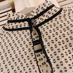 White & black J.Crew patterned blouse in size 8